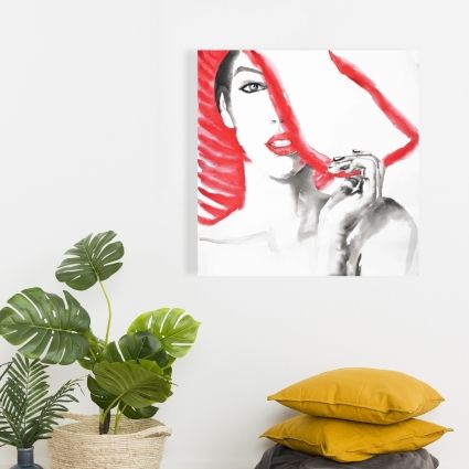 Woman with big hat