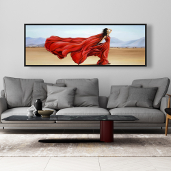 Encadré 20 x 60 - Robe rouge dans le désert