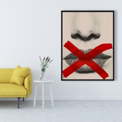 Encadré 36 x 48 - Lèvres en tons de gris avec x rouge