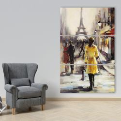 Toile 40 x 60 - Femme au manteau jaune marchant dans la rue