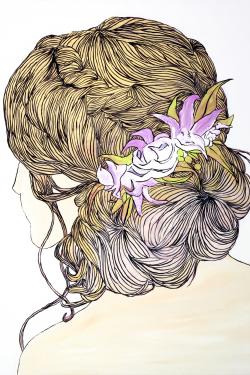Blondinette de dos avec fleurs