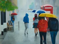 Gens marchant par un jour de pluie