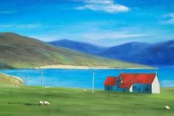 Highlands avec petite maison au toit rouge