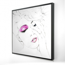 Portrait de femme avec maquillage rose