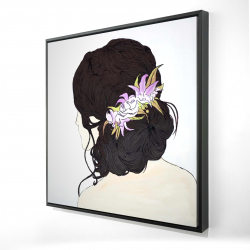 Brunette de dos avec fleurs rose