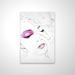 Portrait de femme avec maquillage rose
